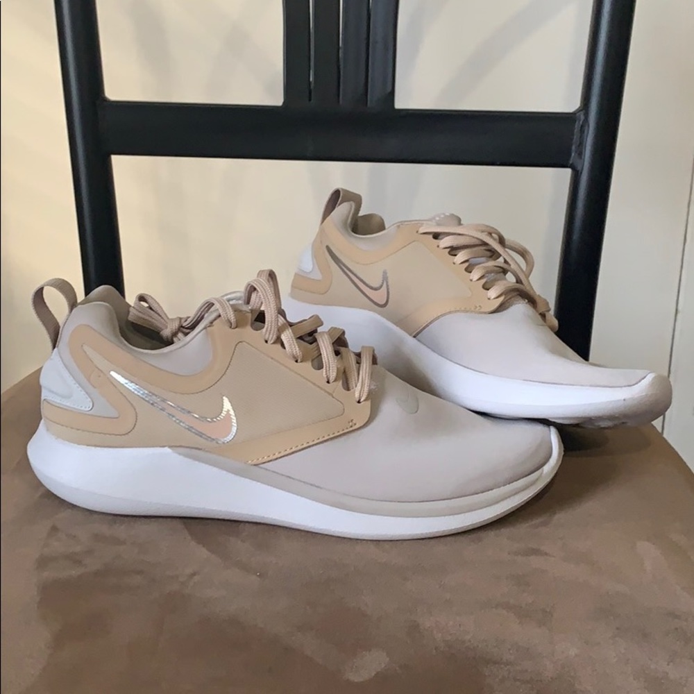 Nike Sneakers (brand new)